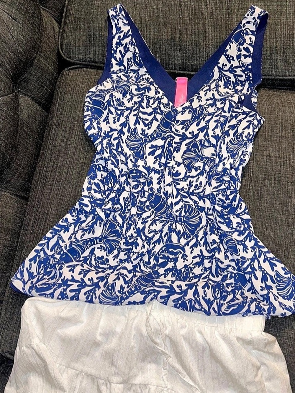 Lilly Pulitzer Floral Top in Blue/Navy & White Size Medium